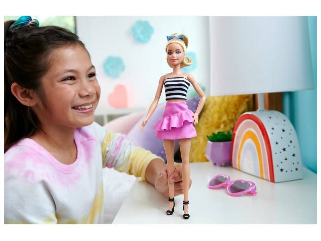 Barbie Fashionista Top a righe con gonna rosa di Mattel HRH11