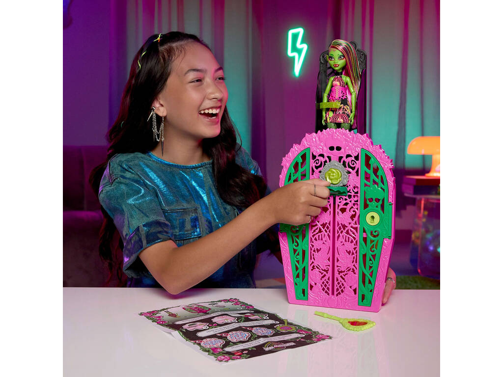 Monster High Skulltimate Secrets Garden Mysteries Muñeca Venus McFlytrap con Armario