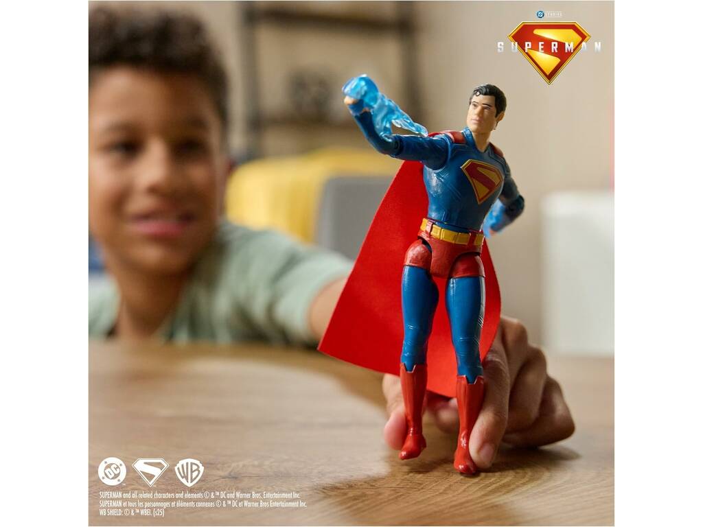 Superman DC Studios Figurine Epic Strike Superman de 15 cm