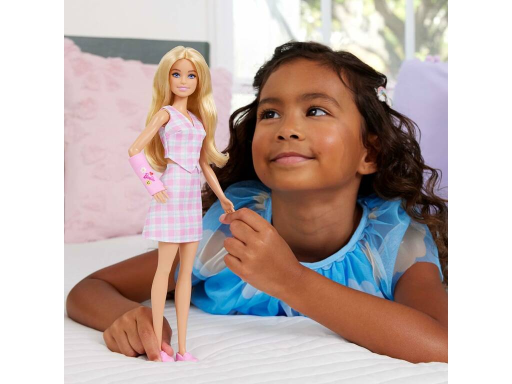 Barbie Fashionista avec bras plâtré