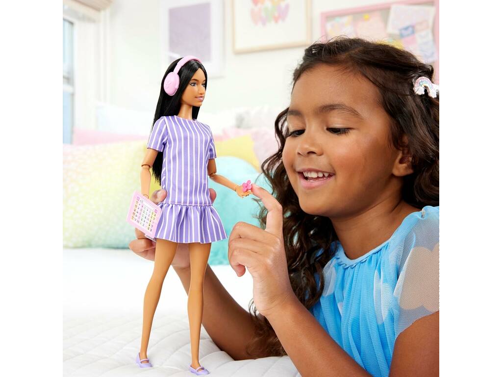 Poupée Barbie Fashionistas ASAN avec robe violette à rayures