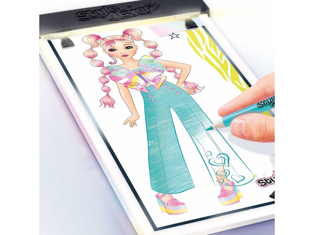 Style 4 Ever Diseña la Moda Light-Up Pad con Accesorios